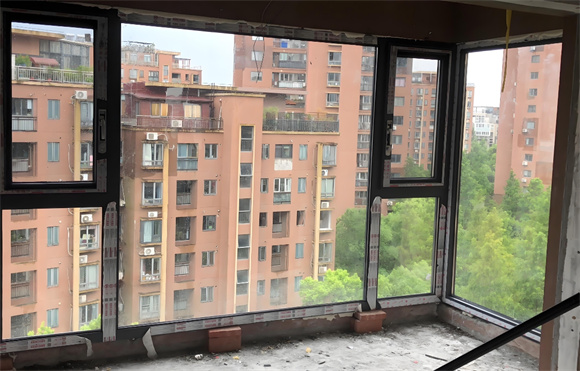 門窗經濟：耐用性與成本效益的精妙平衡