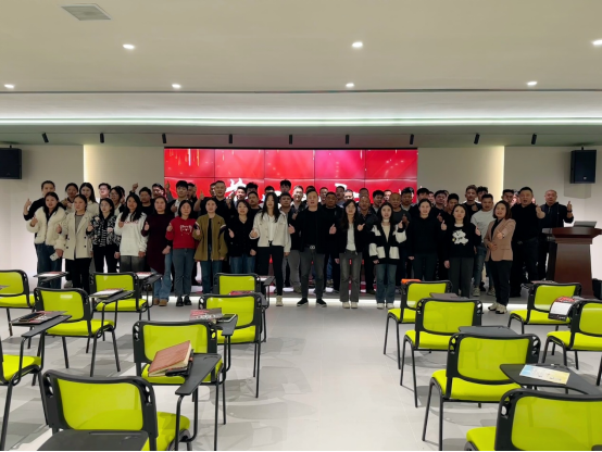 鑫華派鋁業(yè)2025目標(biāo)啟動(dòng)大會：蓄勢待發(fā)，劍指新程